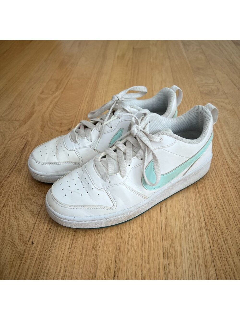 Nike Court Borough Low Top Sneakers White Green Big Kids Size 6